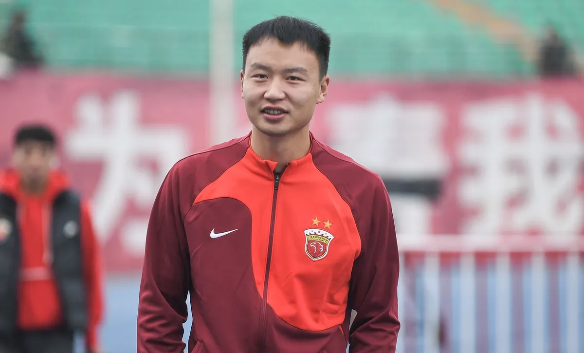 关于九游欢乐官方网站:年轻门将韩佳奇：刻苦训练，提升技术水平的信息