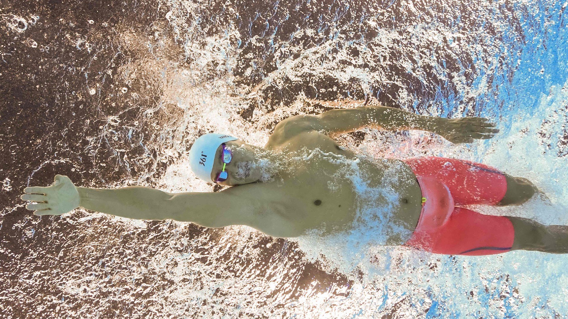 JIU YOU GAME-印度尼西亚骑手Nurstdinov Zayan Fatih在“Pink Polo”赛事中参加CSIJB障碍赛，展示出色骑术。