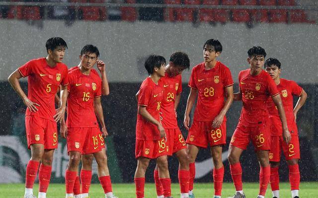 九游欢乐官方网站:中国男足最新阵容“史上最弱”？球迷：输球是必然的！的简单介绍
