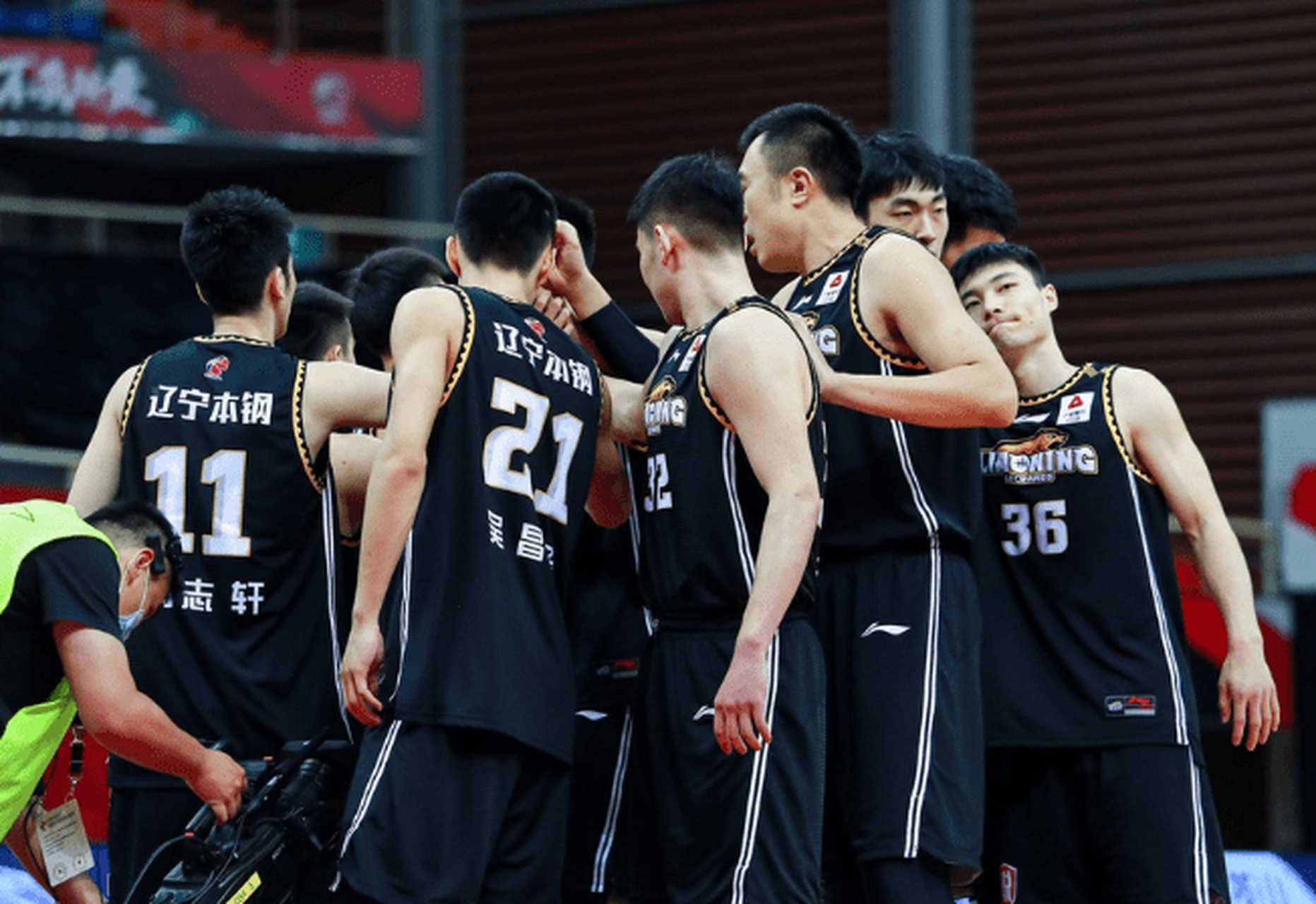 九游欢乐平台：CBA外援与本土球员配合默契，提升球队实力的简单介绍