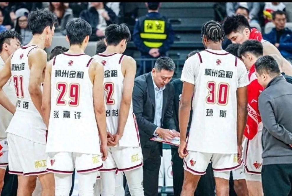 九游欢乐平台：CBA外援与本土球员配合默契，提升球队实力的简单介绍