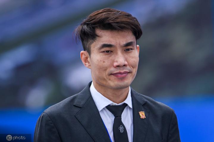 九游欢乐官方网站:老将郑智：在青训工作中兢兢业业，培养年轻球员