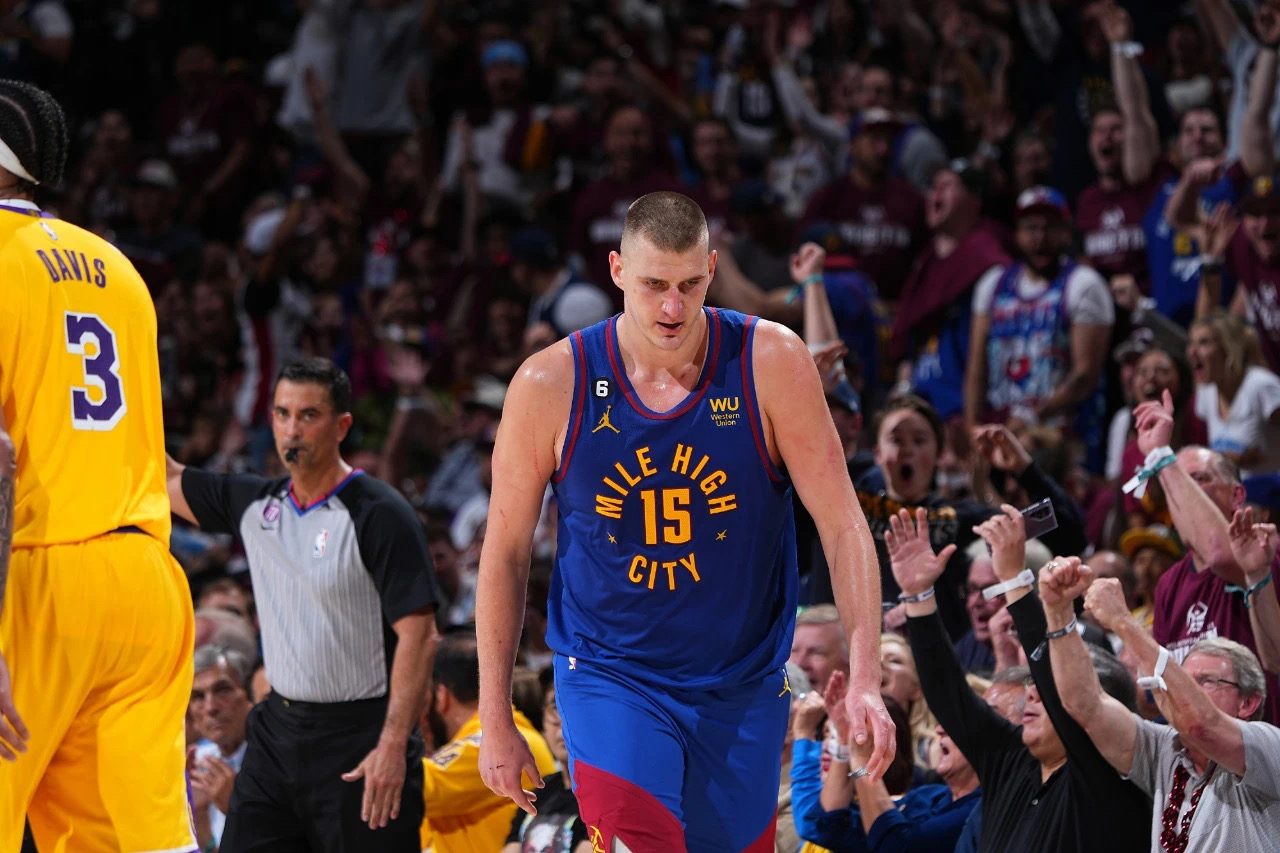 包含九游欢乐APP:湖人队战术调整:尝试三后卫阵容,提升进攻速度的词条 包含九游欢乐APP:湖人队战术调整:尝试三后卫阵容,提升进攻速度的词条