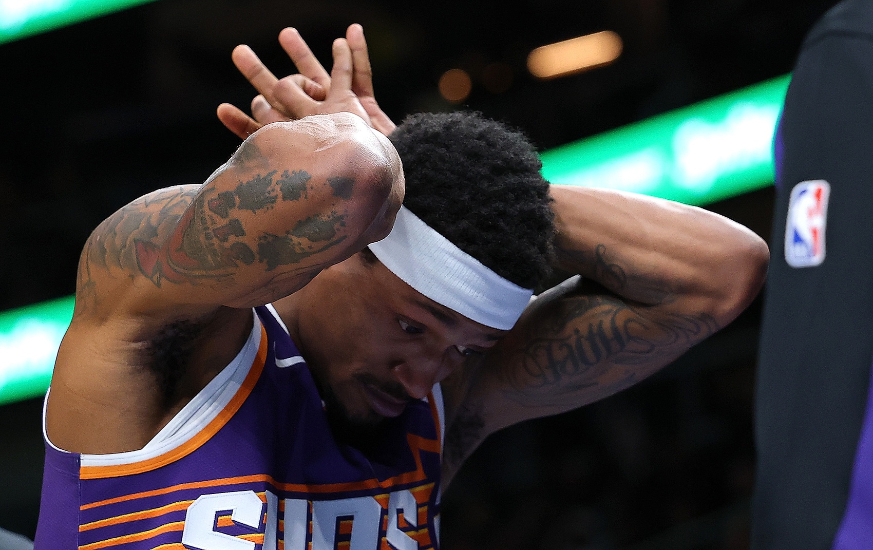 九游欢乐APP：球队伤病：太阳队比尔背部受伤，预计缺席数场比赛的简单介绍