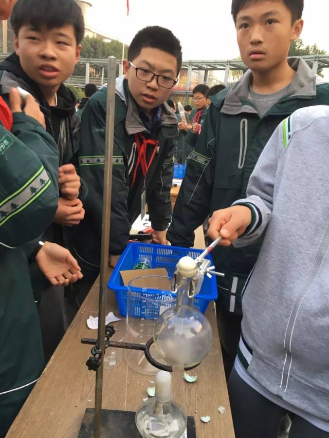 包含九游欢乐首站:德甲的战术实验：如何在比赛中大胆创新的词条