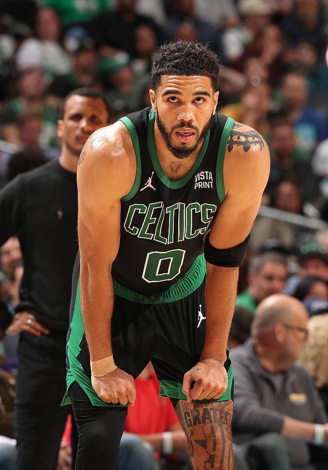 九游欢乐APP:凯尔特人队塔图姆的进攻技巧：如何提升得分效率，成为更全面的球员？的简单介绍