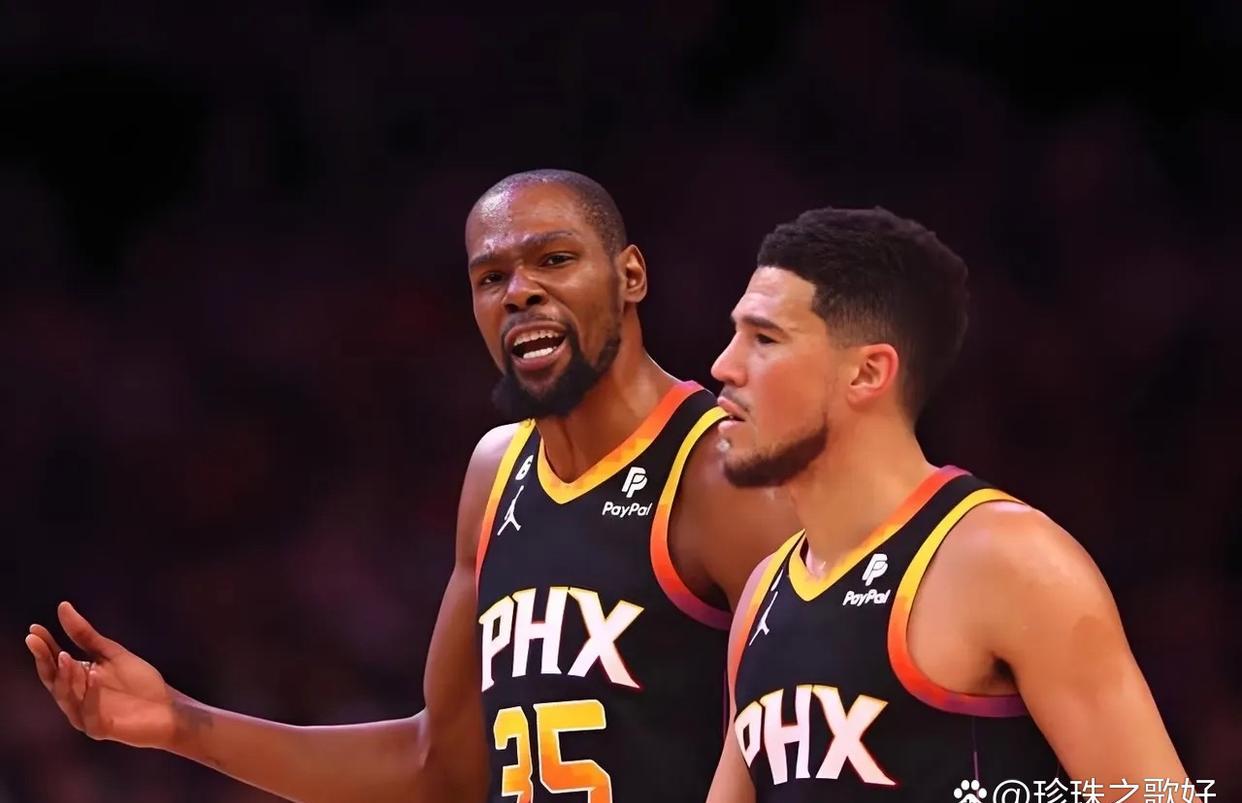 九游欢乐APP：战术分析：太阳队如何利用杜兰特、布克和比尔的进攻火力，统治比赛？的简单介绍