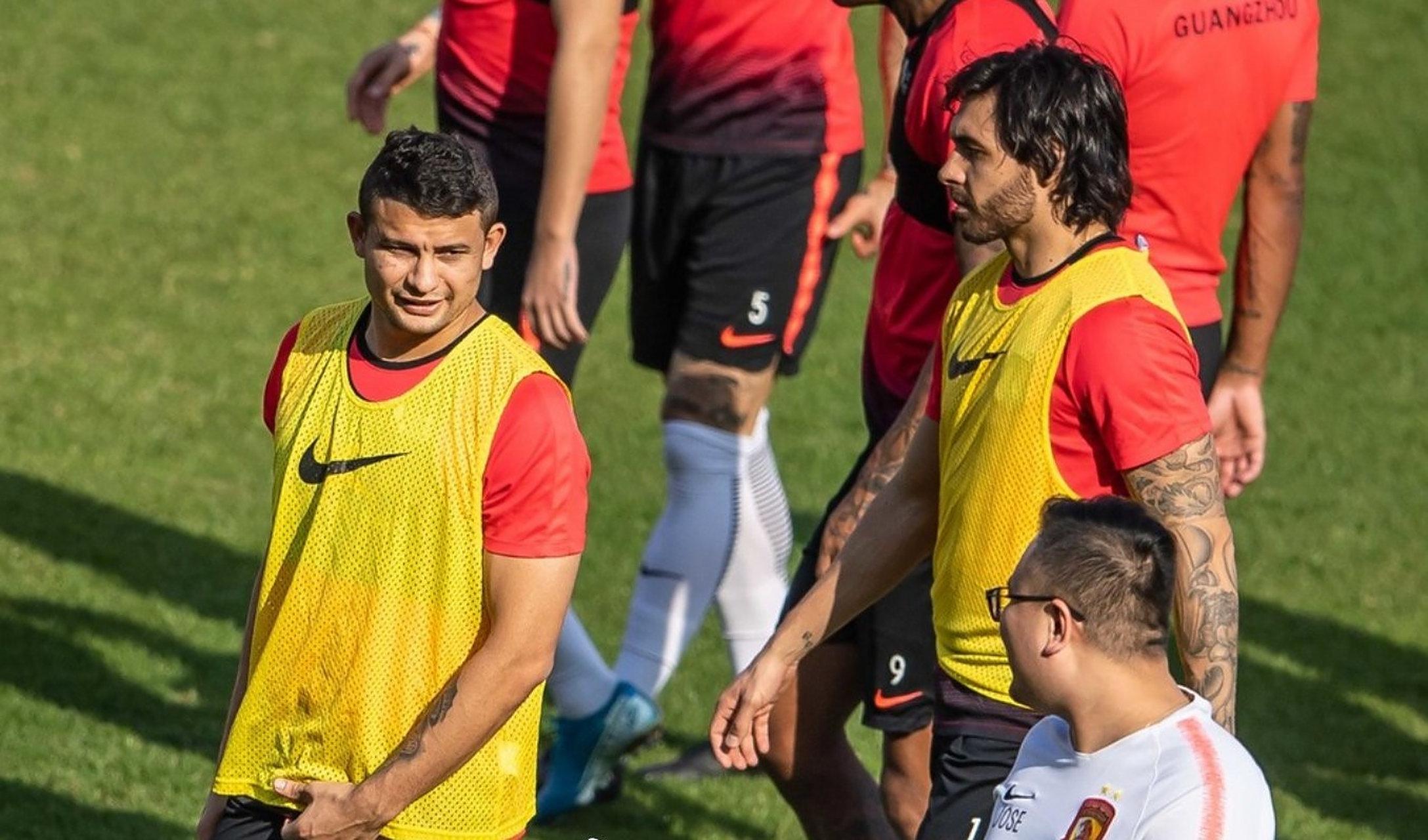 关于九游欢乐官方网站:归化球员洛国富对中国足球的文化融合与社会责任研究的信息